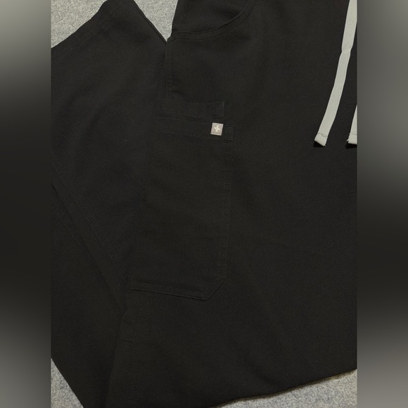 Figs Scrubs Women's Black Kade Cargo Scrub Pants - Picture 2 of 12